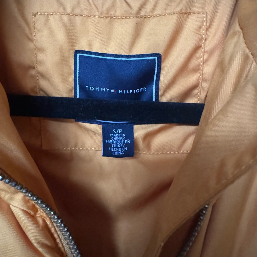 Tommy Hilfiger Chevron Down Puffer Vest - Picture 3 of 8